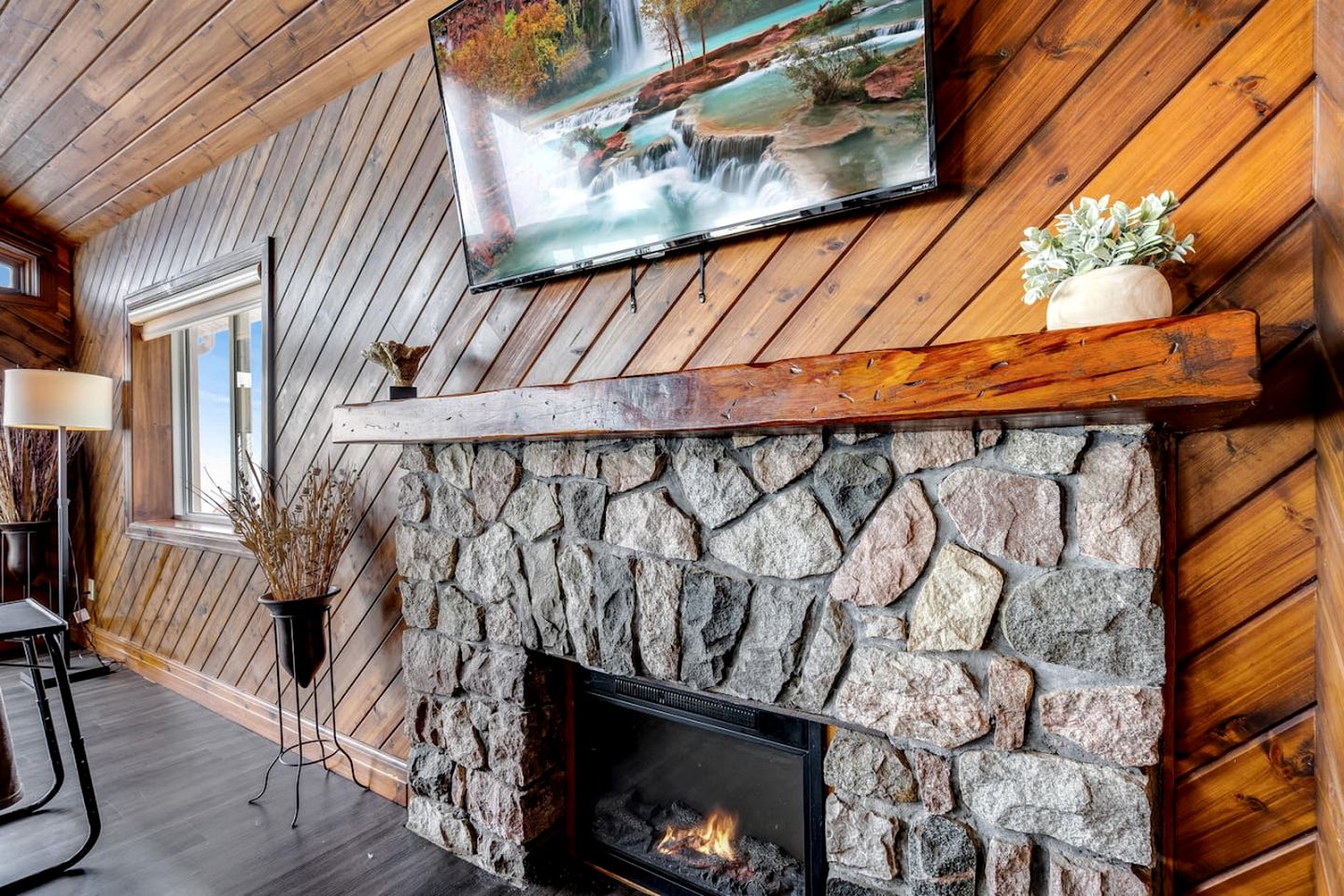 Waterfront Relaxing Cottage Ideal to Create New Memories in Ontario