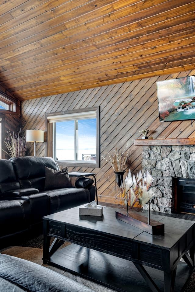 Waterfront Relaxing Cottage Ideal to Create New Memories in Ontario
