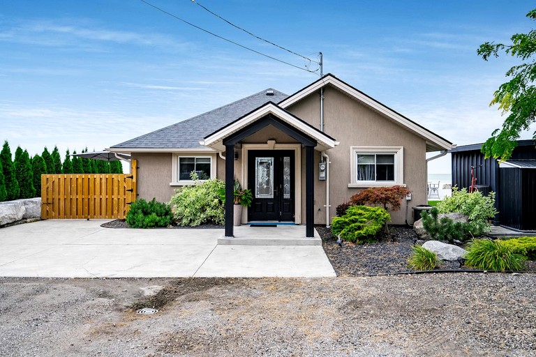 Cottages (Canada, Leamington, Ontario)