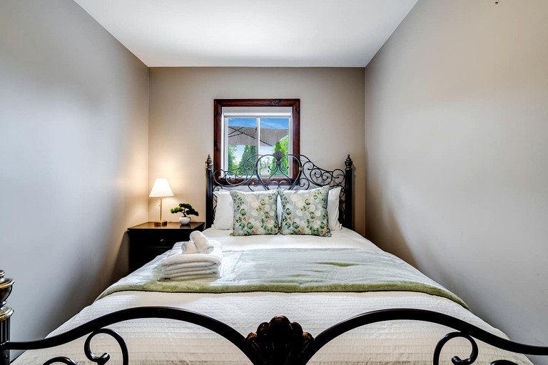 Cottages (Canada, Leamington, Ontario)