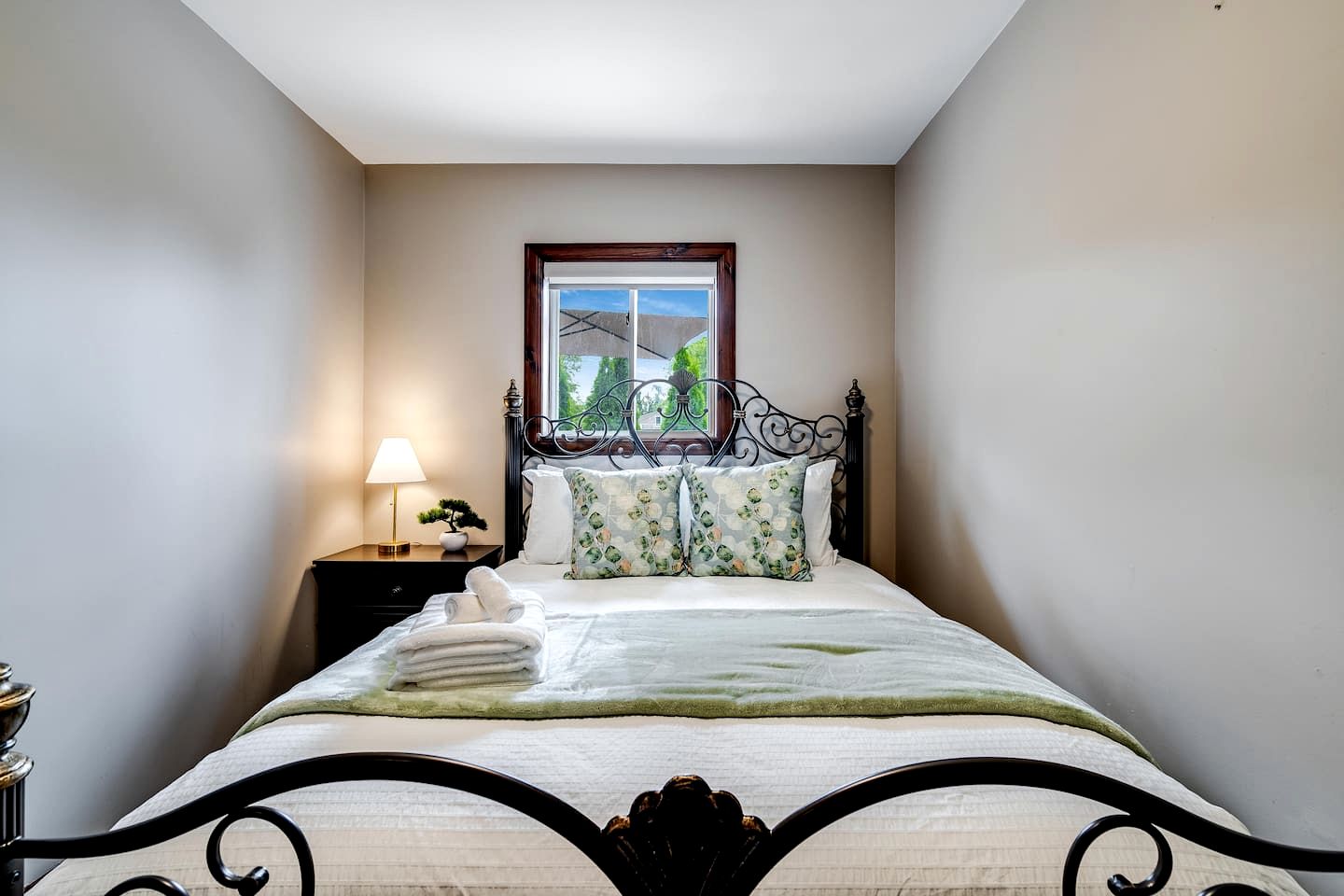 Waterfront Relaxing Cottage Ideal to Create New Memories in Ontario