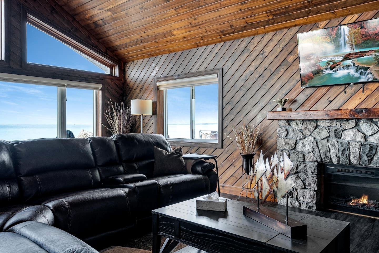 Waterfront Relaxing Cottage Ideal to Create New Memories in Ontario