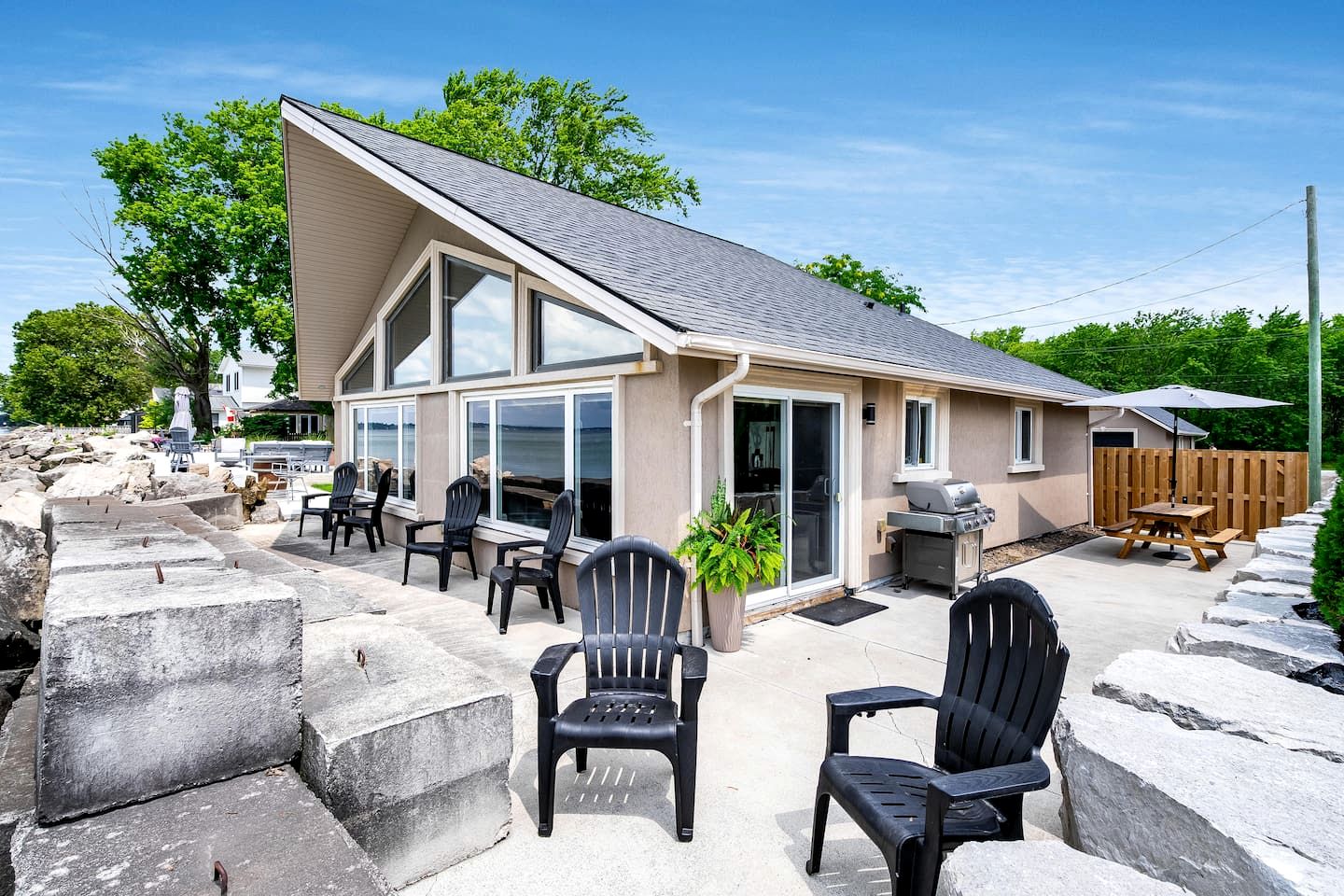 Waterfront Relaxing Cottage Ideal to Create New Memories in Ontario