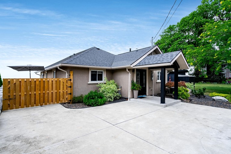 Cottages (Canada, Leamington, Ontario)