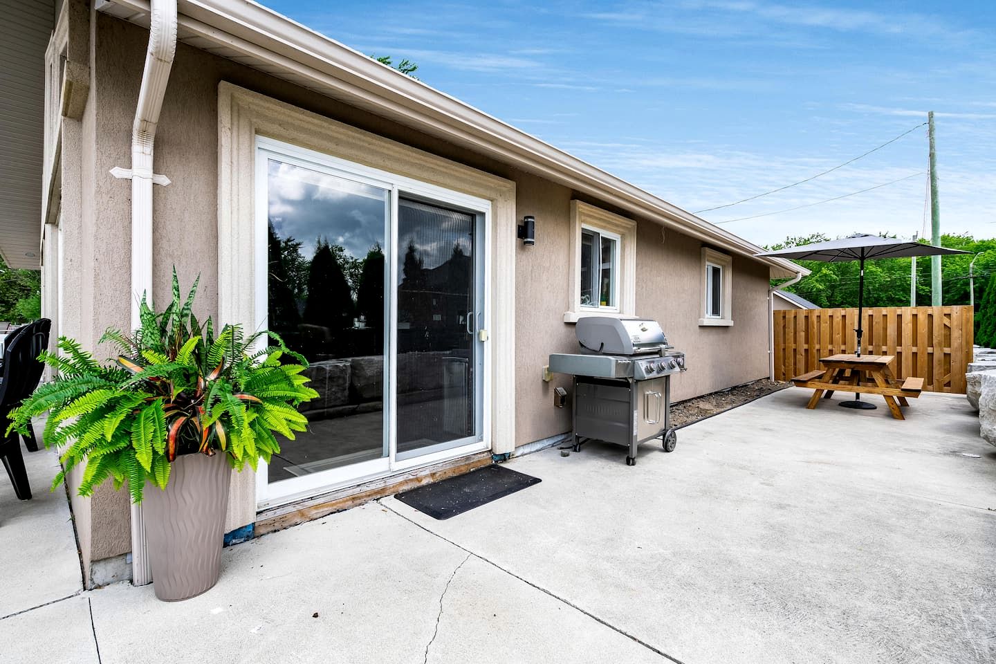 Waterfront Relaxing Cottage Ideal to Create New Memories in Ontario