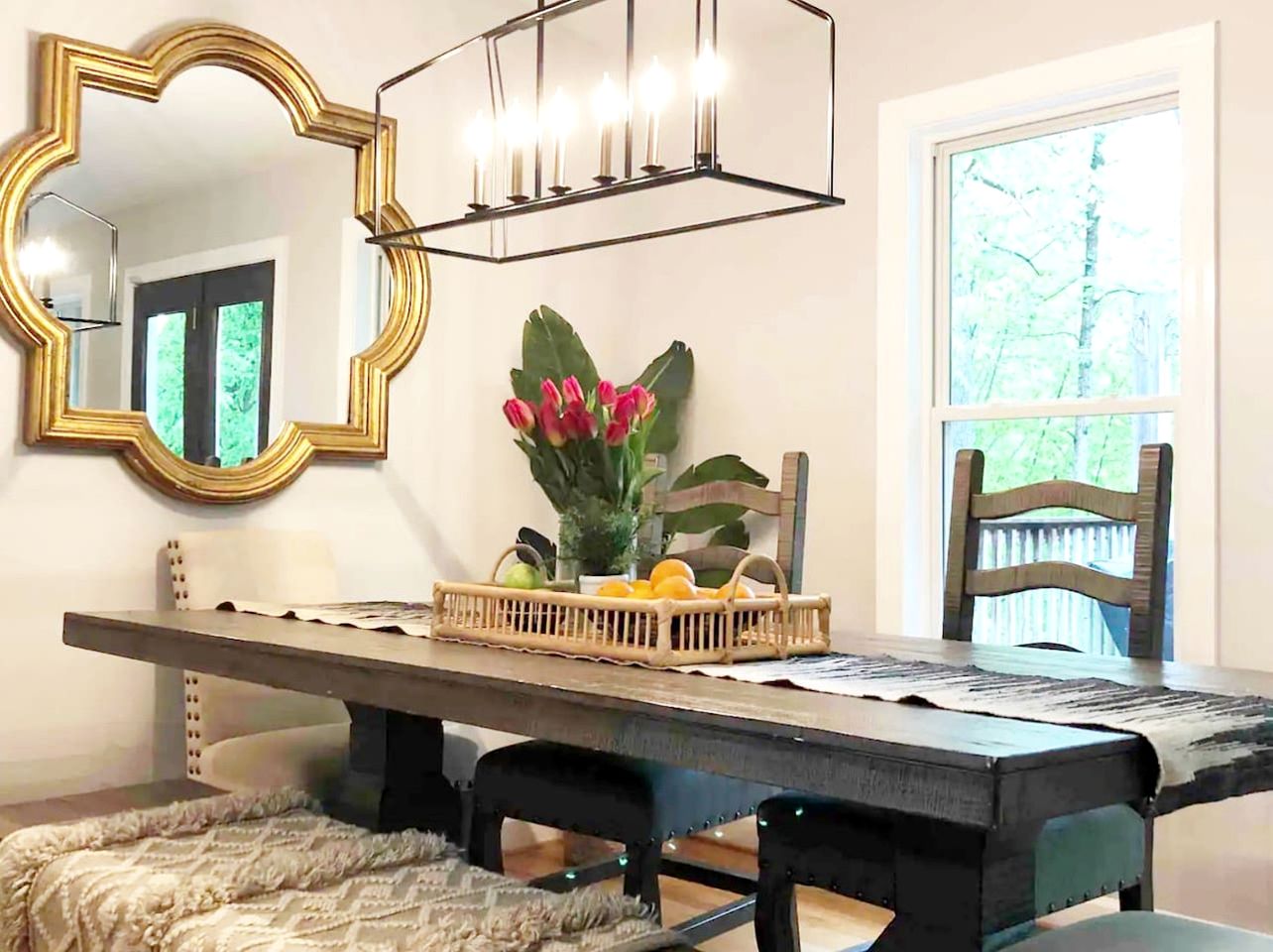 Waterfront Retreat with Spectacular Interior, Jacuzzi and Game Room in NC