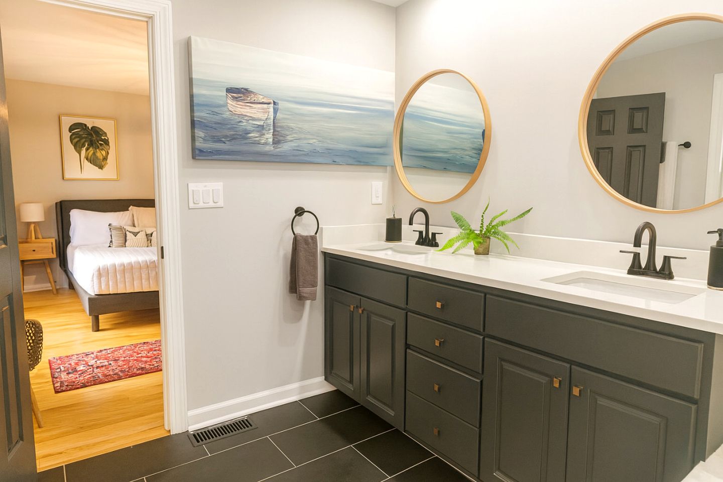 Waterfront Retreat with Spectacular Interior, Jacuzzi and Game Room in NC