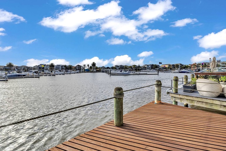 Vacation Rentals (Australia, --, --)