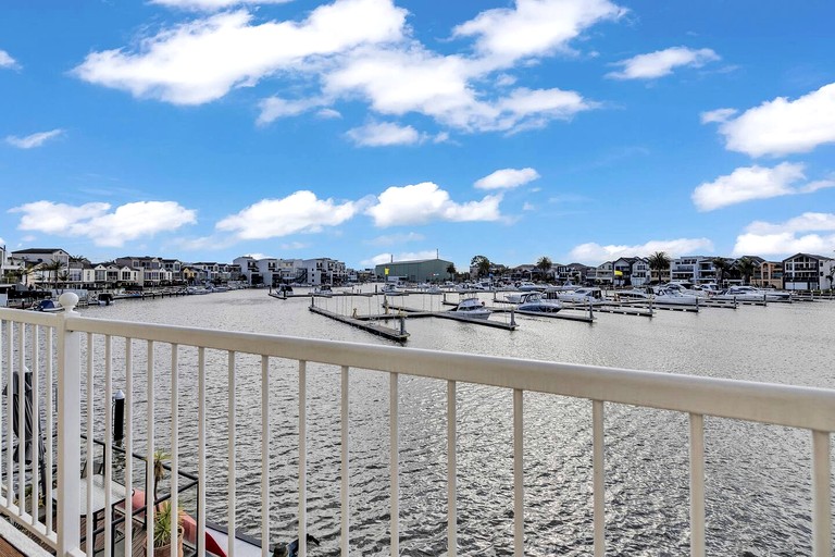 Vacation Rentals (Australia, --, --)