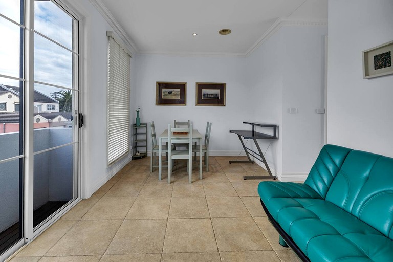 Vacation Rentals (Australia, --, --)