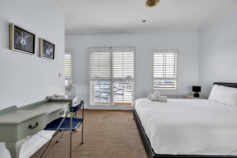 Vacation Rentals (Australia, --, --)