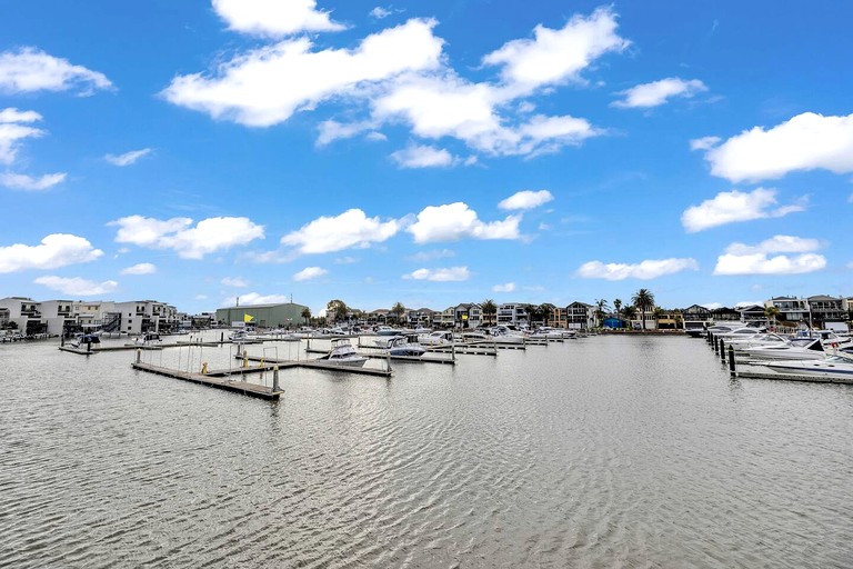 Vacation Rentals (Australia, --, --)