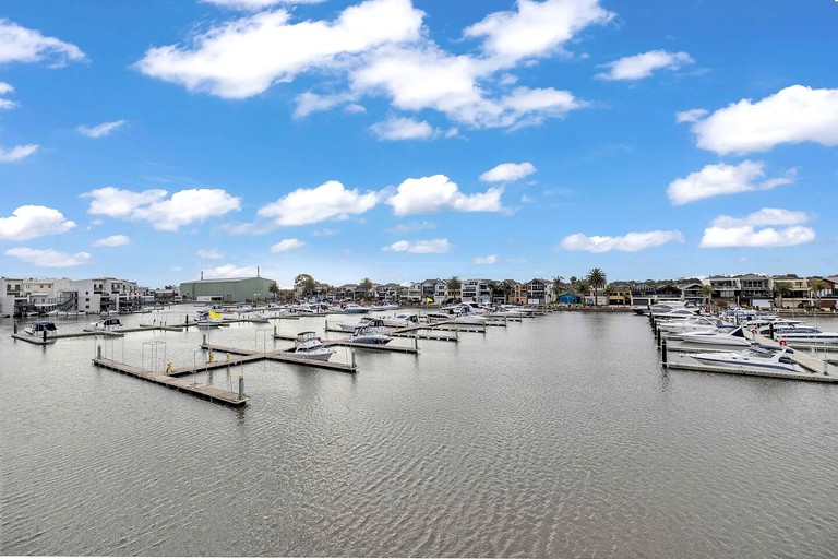 Vacation Rentals (Australia, --, --)