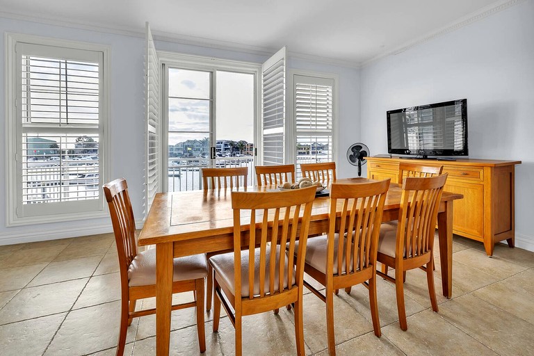 Vacation Rentals (Australia, --, --)