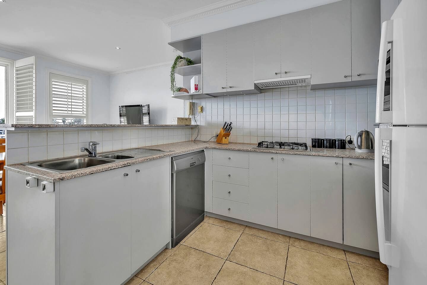 Modern Waterfront Getaway with Marina Outlook near Patterson River in Patterson Lakes, Victoria