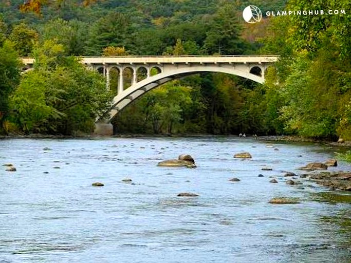 Nature Lodges (Cornwall Bridge, Connecticut, United States)
