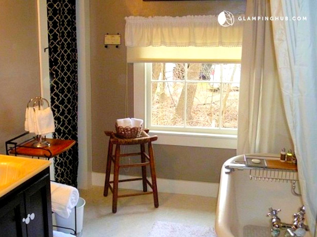 Charming Waterfront Rental for a Weekend Getaway near Mohawk State Park, Connecticut