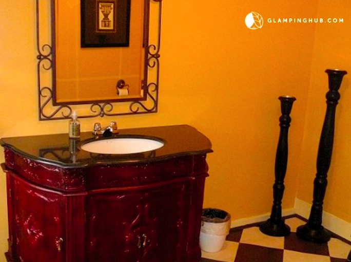 Nature Lodges (Cornwall Bridge, Connecticut, United States)