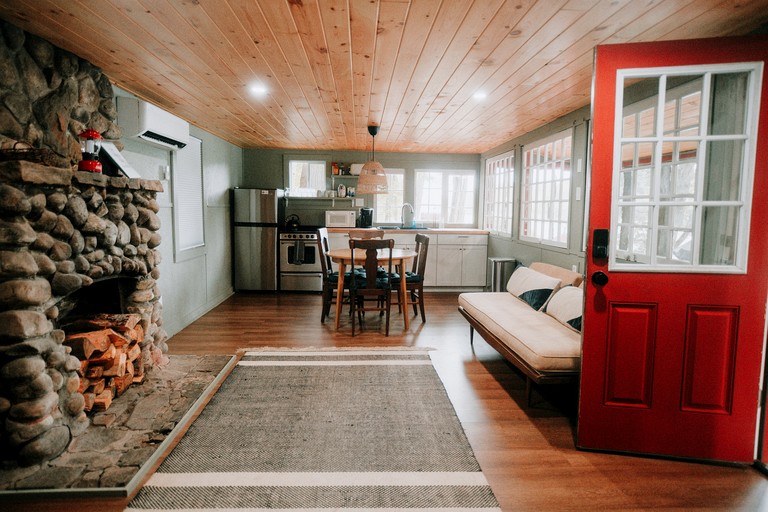 Cabins (United States of America, Corinth, New York)