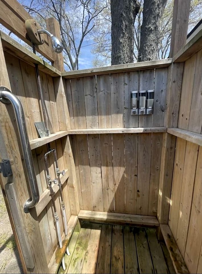 Waterfront Tiny House Ideal for a Relaxing Escape in Ontario