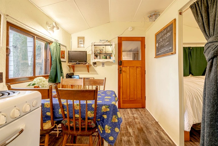 Tiny Houses (Canada, Leamington, Ontario)