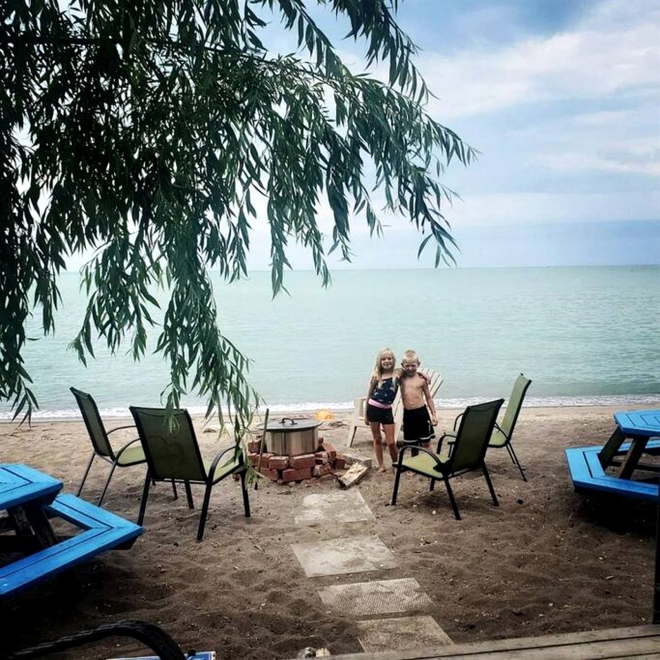 Waterfront Tiny House Ideal for a Relaxing Escape in Ontario