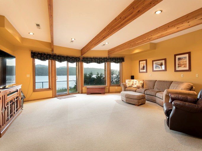 Cabins (Bellingham, Washington, United States)