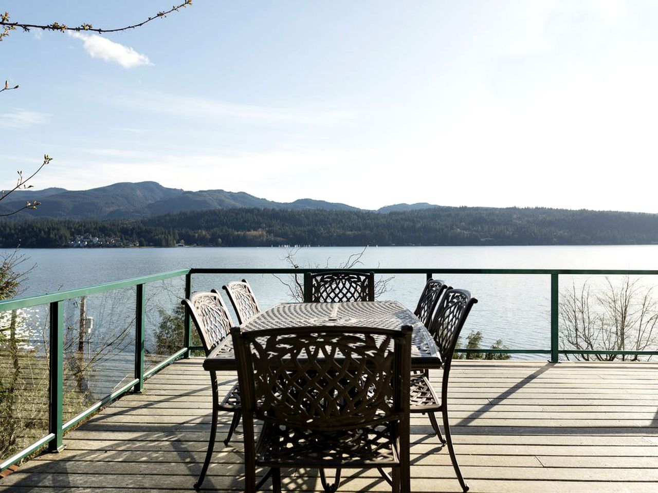 Waterfront Vacation Cabin on Lake Whatcom in Bellingham, Washington