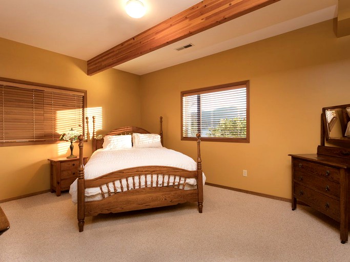 Cabins (Bellingham, Washington, United States)