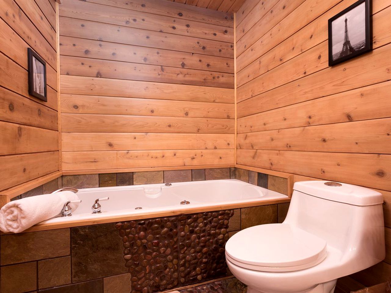 Waterfront Vacation Cabin on Lake Whatcom in Bellingham, Washington