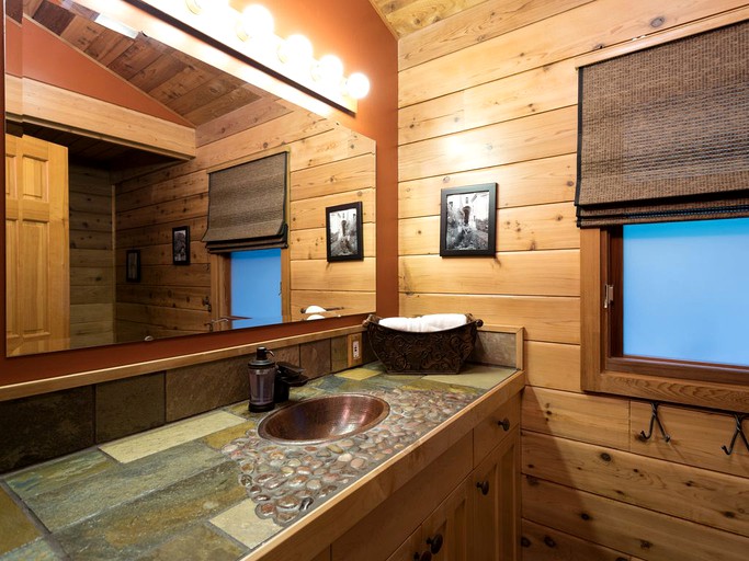 Cabins (Bellingham, Washington, United States)