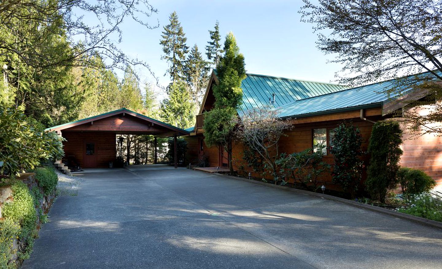 Waterfront Vacation Cabin on Lake Whatcom in Bellingham, Washington