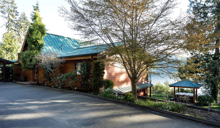 Cabins (Bellingham, Washington, United States)