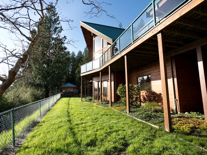 Cabins (Bellingham, Washington, United States)