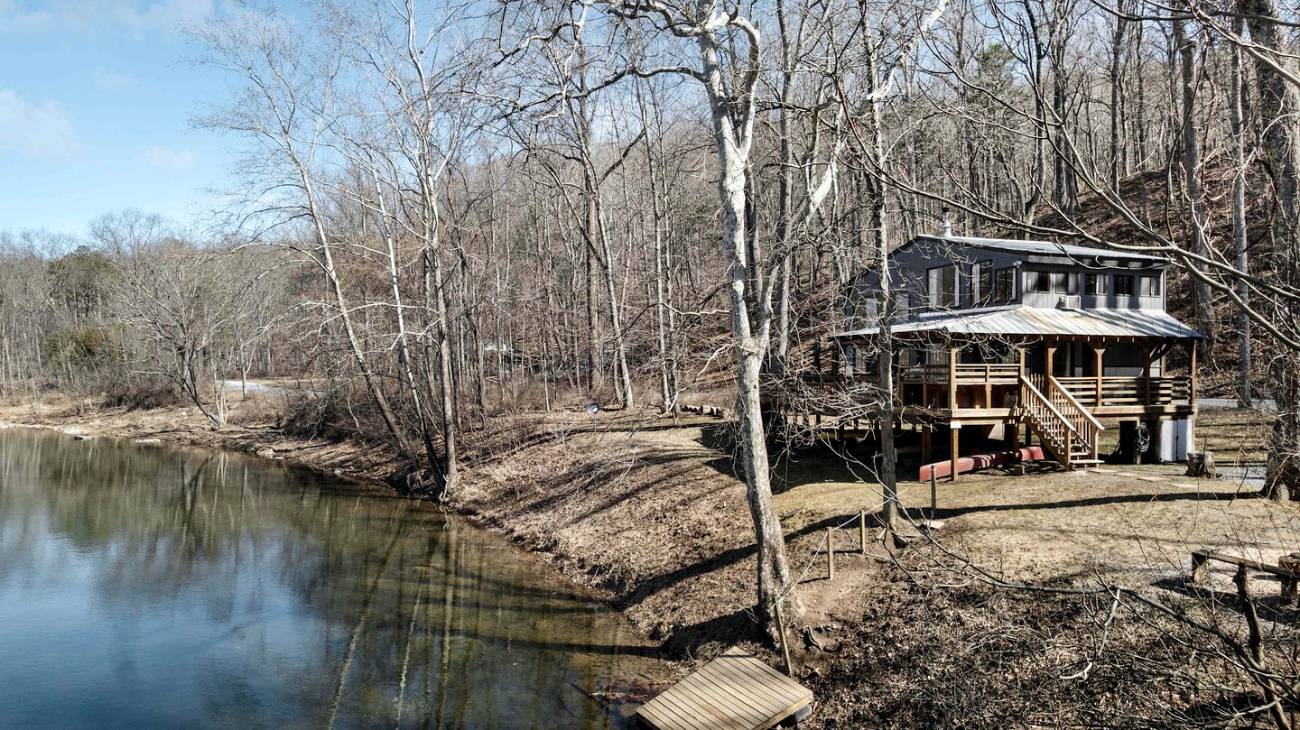 Radiant Riverfront Cabin Sanctuary near Cacapon River in West Virginia