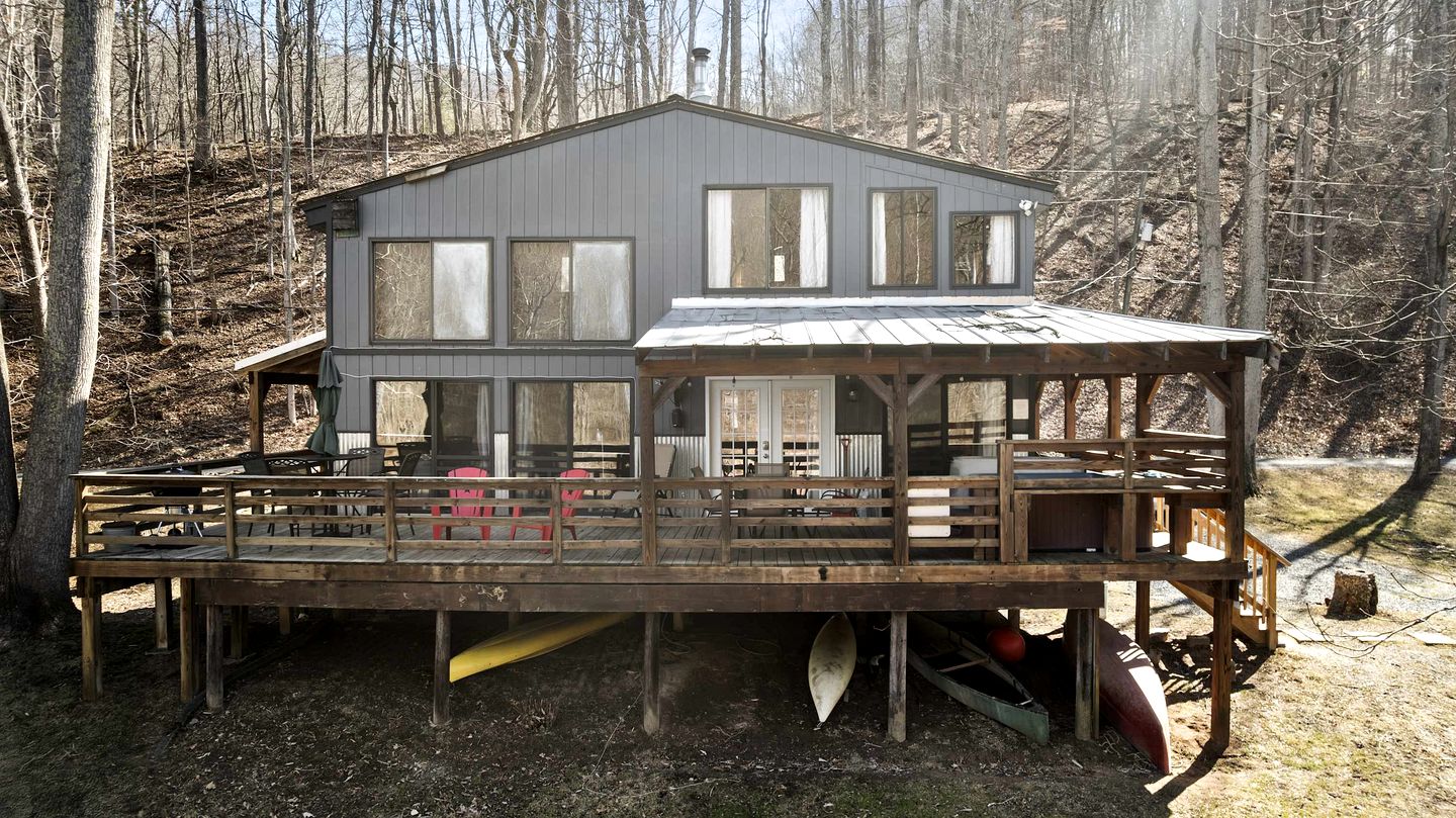 Radiant Riverfront Cabin Sanctuary near Cacapon River in West Virginia