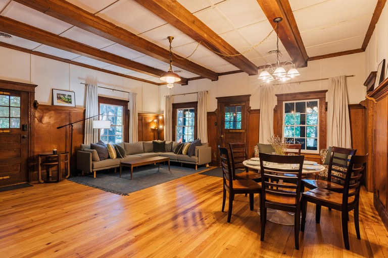 Cabins (United States of America, Corinth, New York)