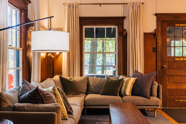 Cabins (United States of America, Corinth, New York)