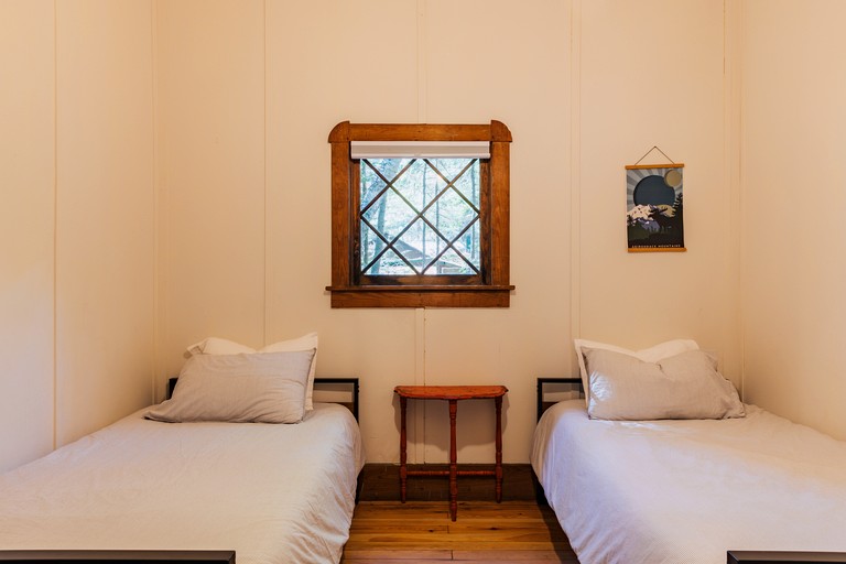 Cabins (United States of America, Corinth, New York)