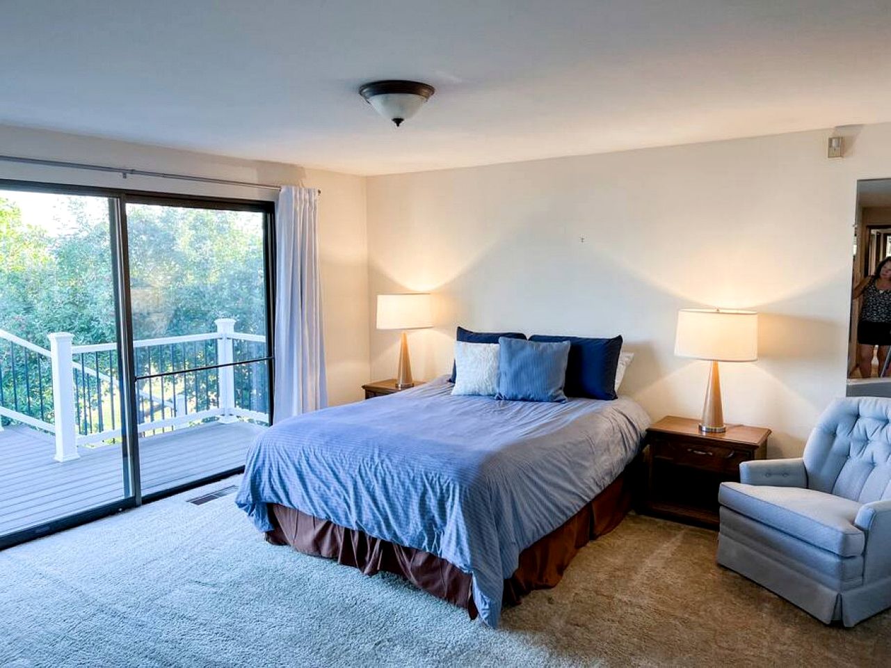Waterfront Cottage with Large Deck, Foosball Table and Ping Pong Table in Washington