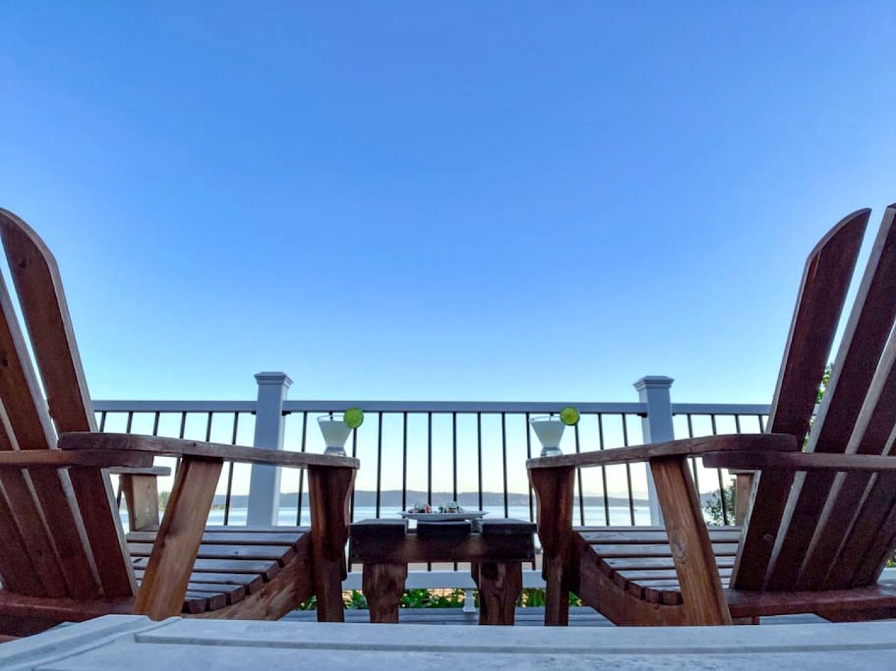 Waterfront Cottage with Large Deck, Foosball Table and Ping Pong Table in Washington