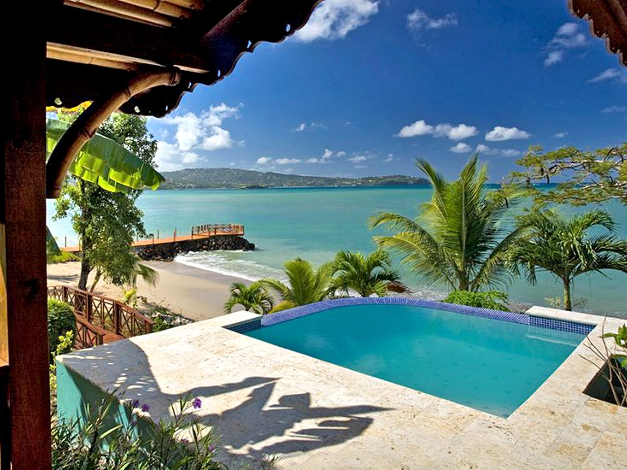 Stunning Cottage Overlooking a Beach with a Plunge Pool near Corinth, St. Lucia