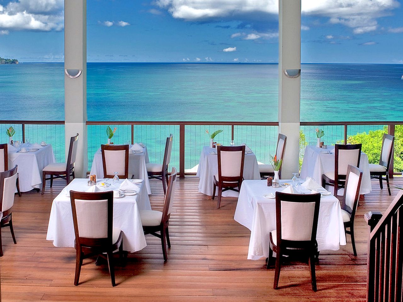 Stunning Cottage Overlooking a Beach with a Plunge Pool near Corinth, St. Lucia