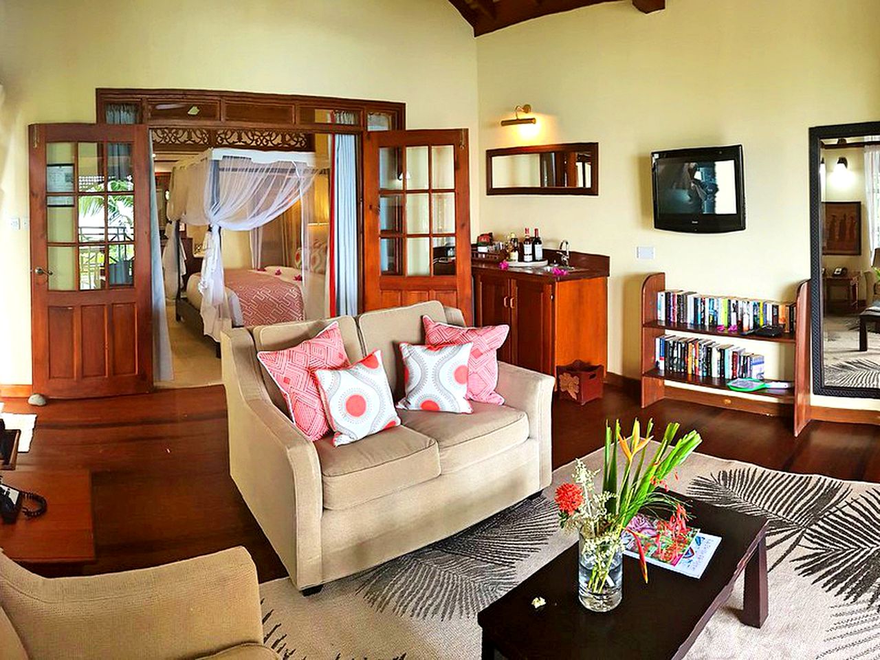 Stunning Cottage Overlooking a Beach with a Plunge Pool near Corinth, St. Lucia