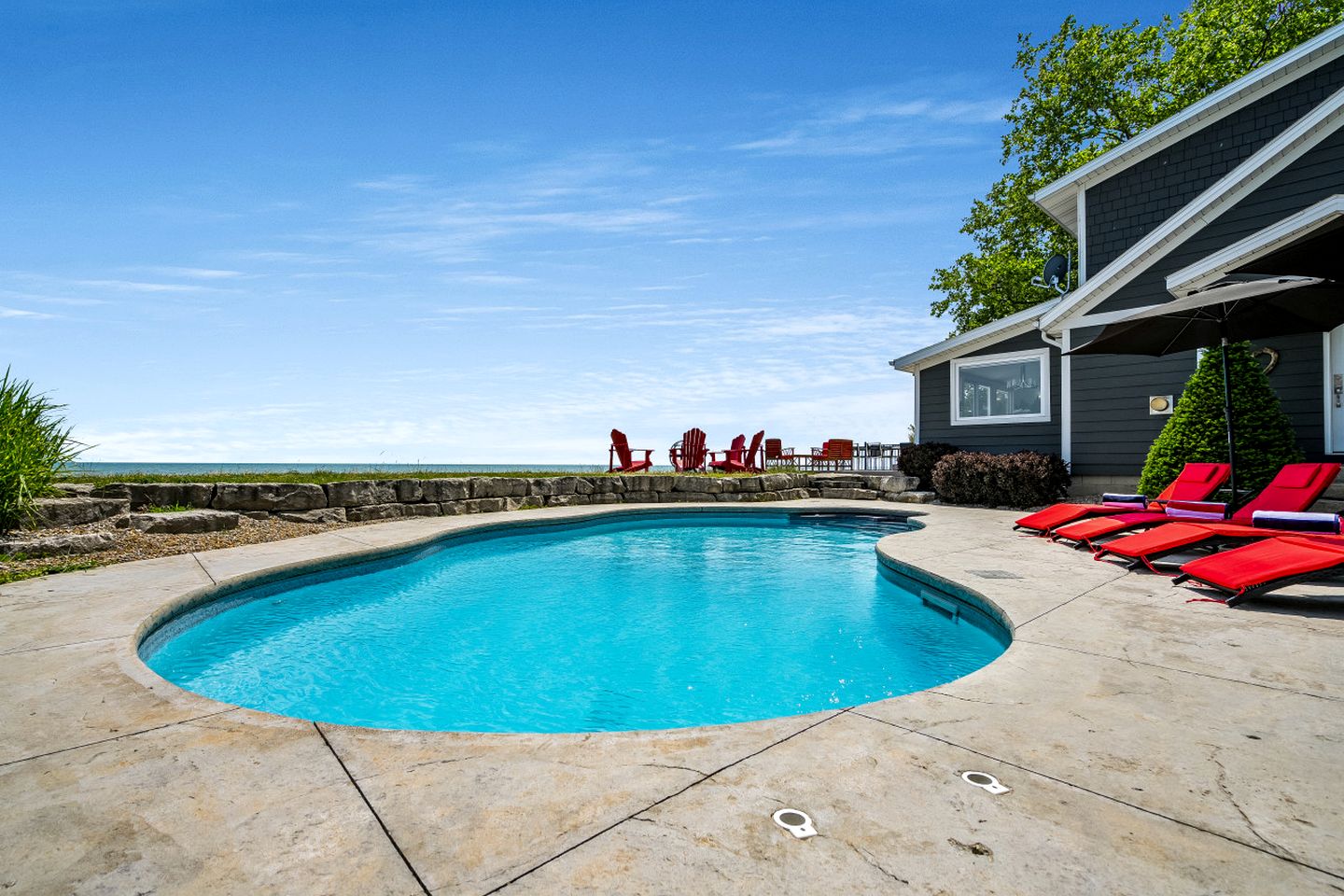 Beautiful Cottage with Swimming Pool in Kingsville, Ontario