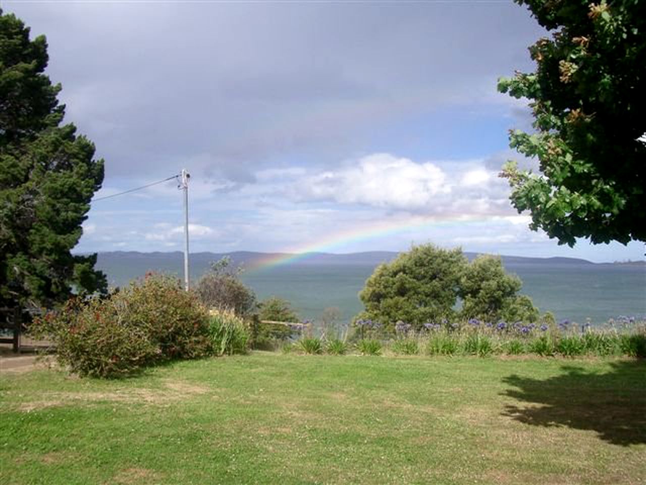 Waterfront Cottage with Views of Bruny Island near Kettering, Tasmania