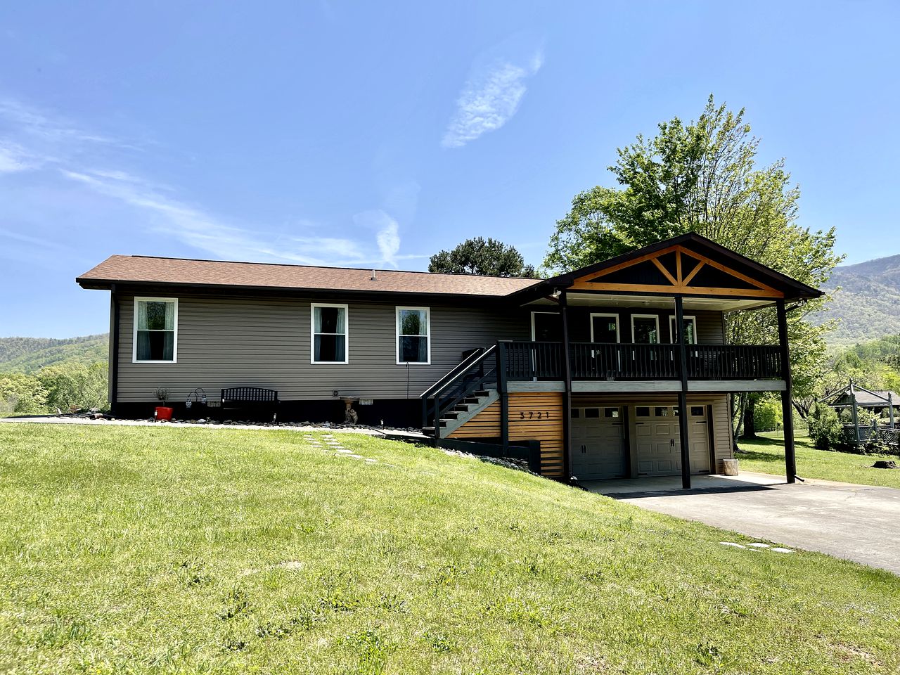 Amazing Cabin with Fire Pit and Hot-tub in Sevierville, Tennessee