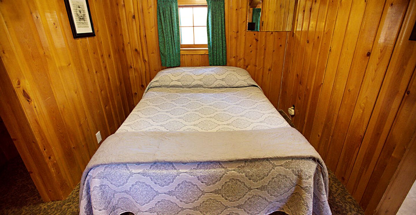 Lovely Estes Park Cabin Getaway for Couples