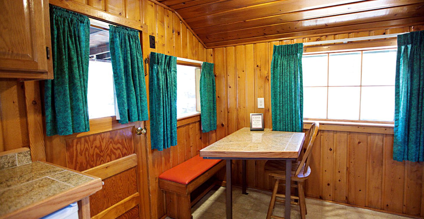 Lovely Estes Park Cabin Getaway for Couples