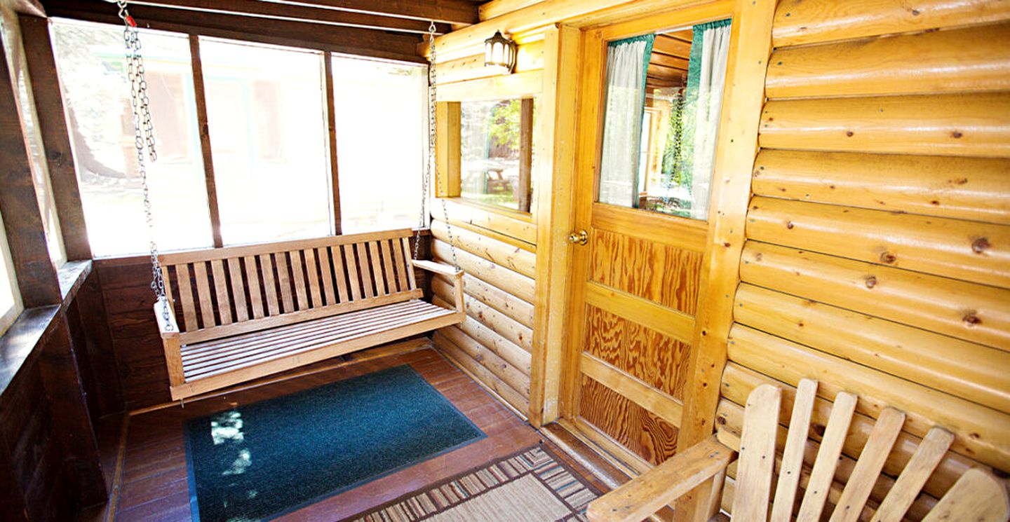 Lovely Estes Park Cabin Getaway for Couples
